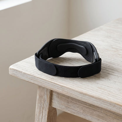 zero2cart black adjustable patellar tendon support strap with a contoured silicone pad on a wooden table
