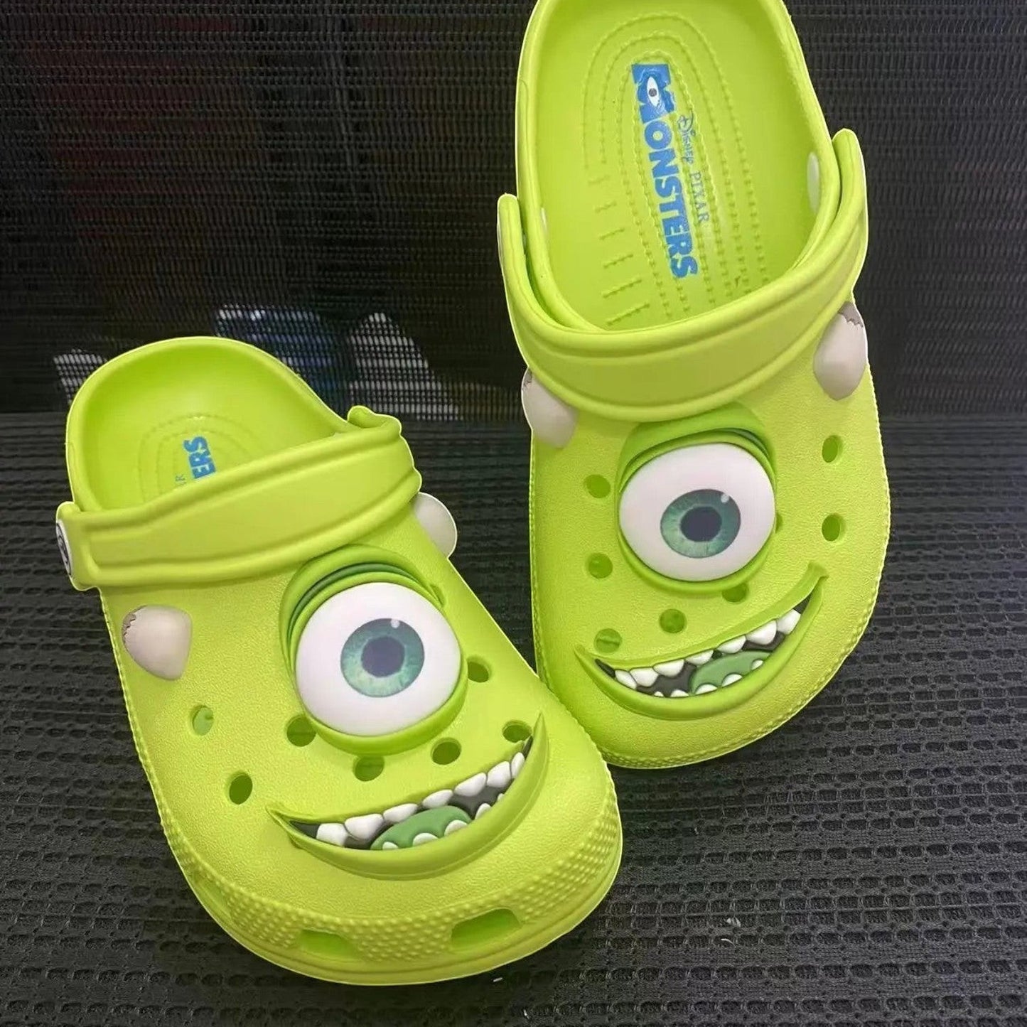 zero2cart lime green cartoon alien EVA pull-on slippers featuring a large eye and toothy smile design