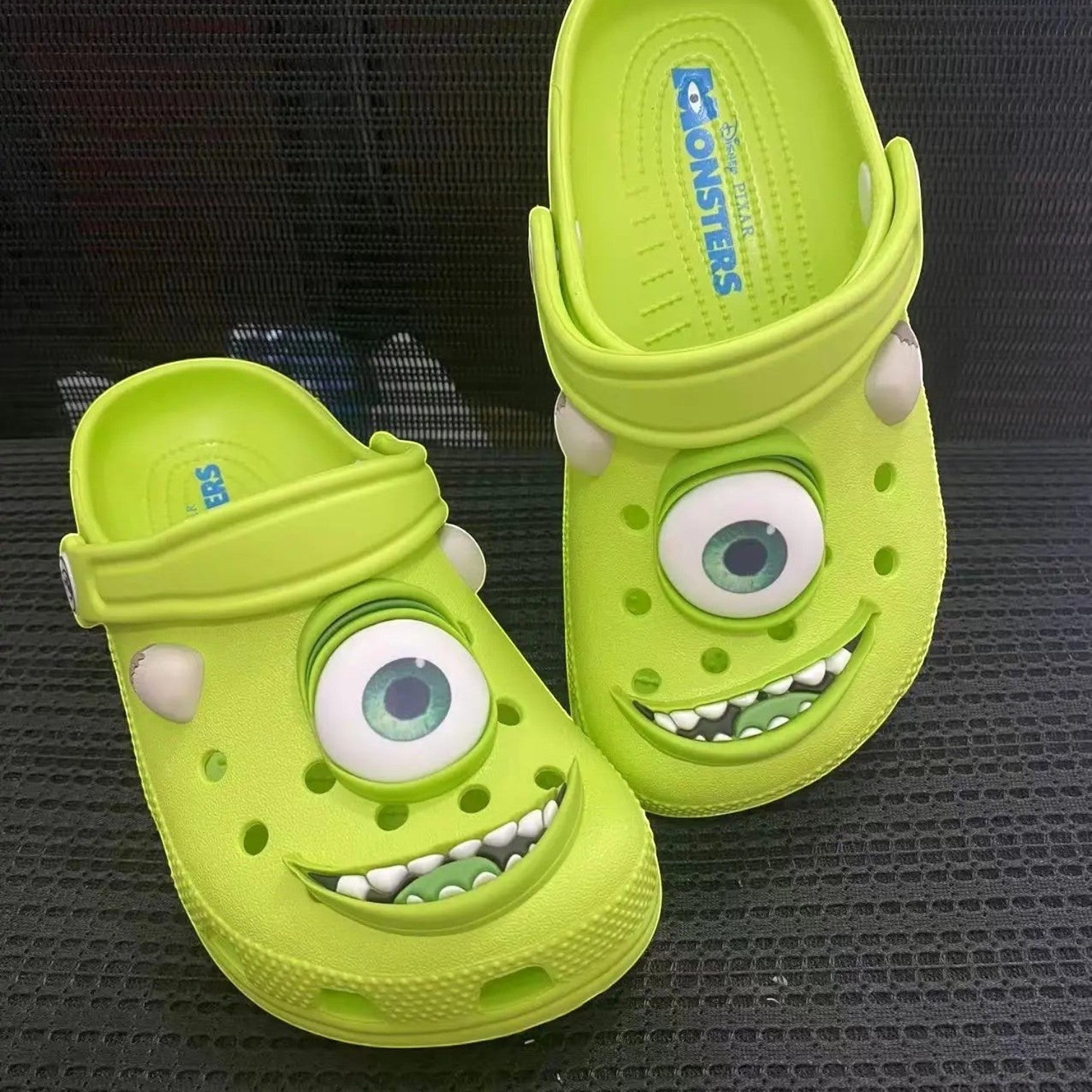 zero2cart lime green cartoon alien EVA pull-on slippers featuring a large eye and toothy smile design