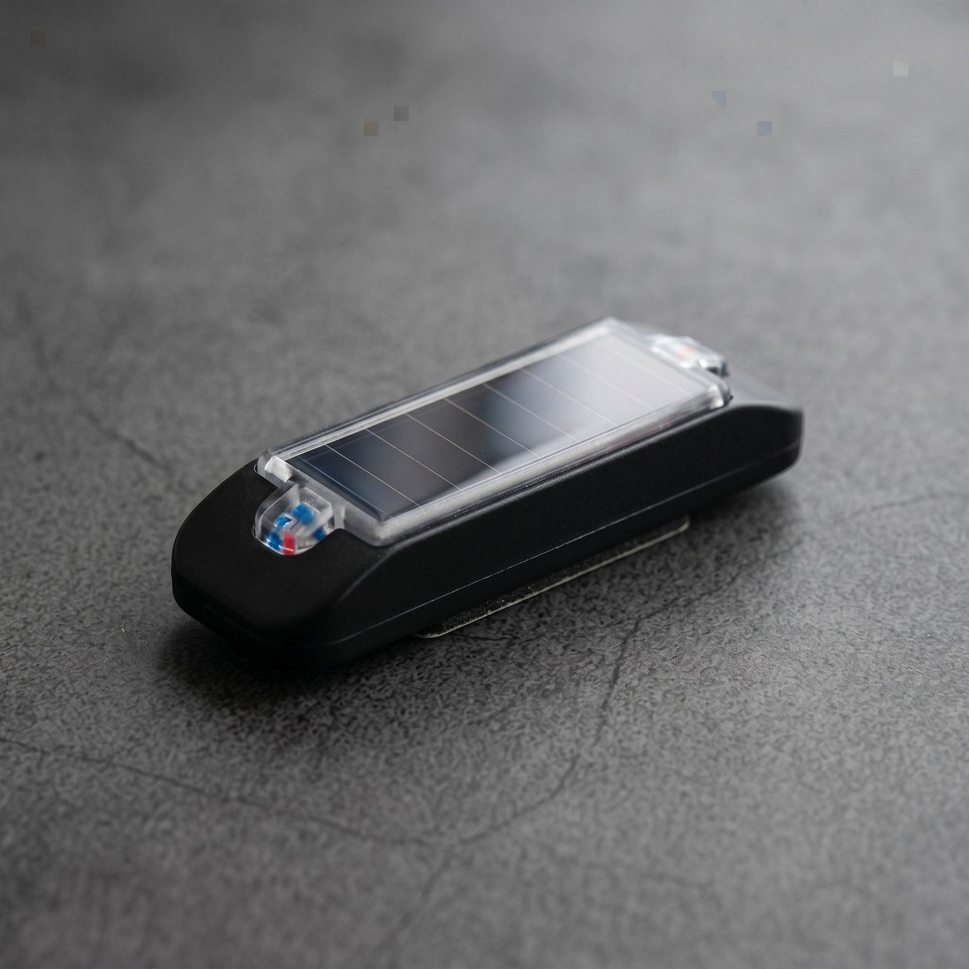 zero2cart solar car warning light with black shell and integrated solar panel for automatic nighttime flashing